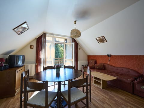 Table, Furniture, Property, Wood, Building, Interior Design, Lighting, Window, Chair, Flooring