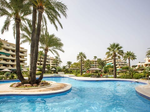 Water, Sky, Plant, Tree, Building, Swimming Pool, Arecales, Leisure, Real Estate, Resort Town