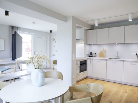 Plant, Building, Window, Swimming Pool, Azure, Water, Tree, House, Sky, Urban Design