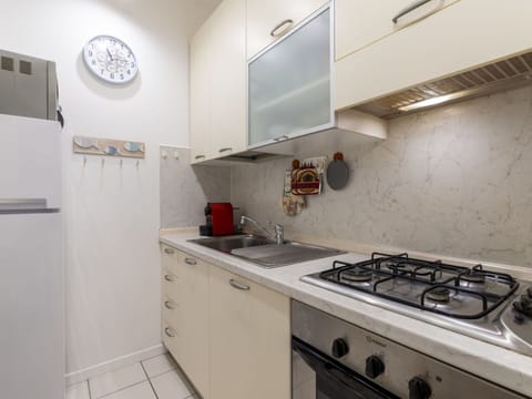 Cabinetry, Property, Countertop, Gas Stove, Kitchen Stove, Cooktop, Kitchen Appliance, Kitchen, Interior Design, Stove