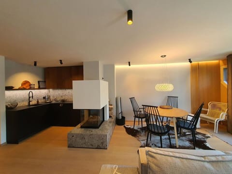 Snow, Building, Window, Freezing, House, Slope, Real Estate, Wood, Geological Phenomenon, Tree