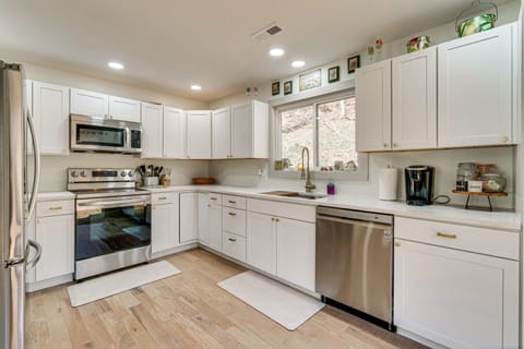 Kitchen | Stainless Steel Appliances w/ Dishwasher