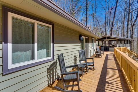 Marble Vacation Rental | 2BR | 1BA | 864 Sq Ft | 5 Steps Required to Enter