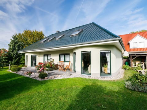 Plant, Cloud, Sky, Building, Property, Window, House, Door, Tree, Land Lot