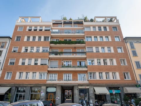 Sky, Building, Window, Property, Car, Vehicle, Urban Design, Condominium, Neighbourhood, Commercial Building