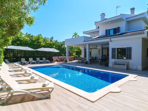 Building, Property, Water, Sky, Plant, Swimming Pool, Window, Azure, Chair, Outdoor Furniture