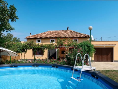 Water, Plant, Building, Sky, Swimming Pool, Blue, Azure, Window, House, Shade