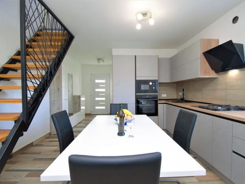 Building, Cabinetry, Furniture, Countertop, Kitchen Sink, Sink, Tap, Lighting, Interior Design, Architecture