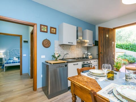 Furniture, Property, Table, Plant, Cabinetry, Wood, Countertop, Kitchen, Interior Design, Flooring