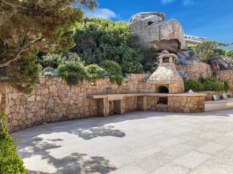 Sky, Property, Furniture, Building, Table, Interior Design, Shade, Plant, Leisure, Condominium