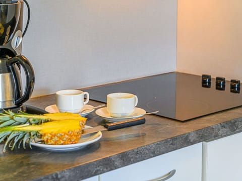 Tableware, Dishware, Food, Drinkware, Cup, Coffee Cup, Table, Serveware, Plate