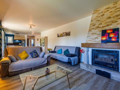 Water, Sky, Cloud, Property, Swimming Pool, Seaside Resort, Azure, Blue, Building, Outdoor Furniture