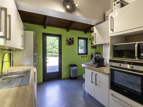 Water, Sky, Cloud, Property, Swimming Pool, Seaside Resort, Azure, Blue, Building, Outdoor Furniture