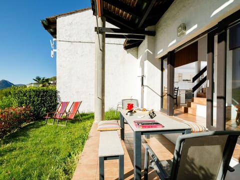 Plant, Property, Building, Table, Shade, Architecture, Wood, Interior Design, Cottage, Sky