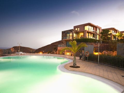 Water, Sky, Building, Property, Plant, Cloud, Swimming Pool, Seaside Resort, Body Of Water, Coastal And Oceanic Landforms