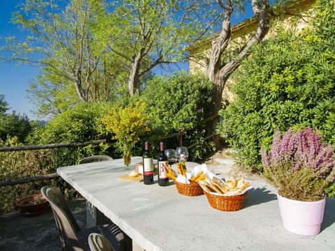 Water, Building, Property, Sky, Plant, Tree, Window, Leisure, Urban Design, Swimming Pool