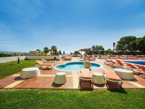 Water, Building, Property, Sky, Plant, Tree, Window, Leisure, Urban Design, Swimming Pool