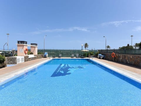 Water, Sky, Property, Swimming Pool, Plant, Azure, Cloud, Rectangle, Building, Leisure