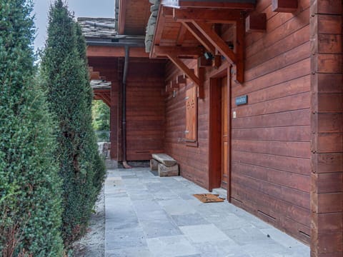 Plant, Building, Wood, Road Surface, Brickwork, Brick, Residential Area, Real Estate, Facade, Siding