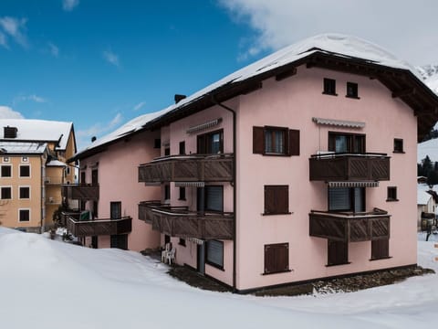 Cloud, Sky, Building, Property, Window, Snow, Wood, Urban Design, House, Freezing