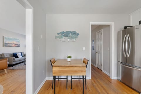 Breakfast Nook for 2