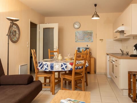 Sky, Water, Building, Property, Plant, Azure, Swimming Pool, Cloud, Leisure, Window