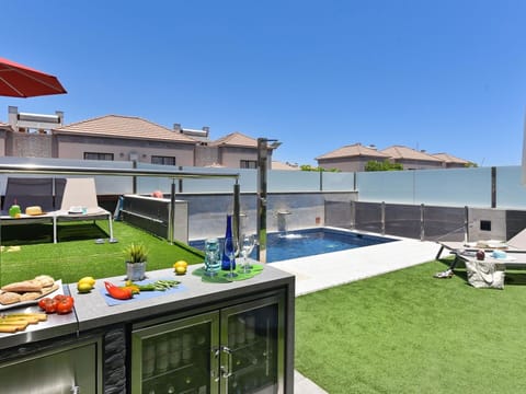 Flooring, Home, Garden, Swimming Pool, Artificial Turf, Landscaping, Courtyard, Yard, Backyard, Lawn