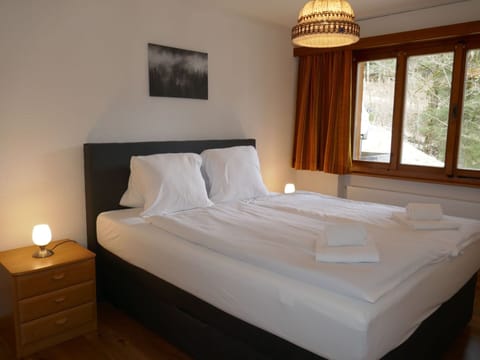 Furniture, Property, Building, Light, Window, Comfort, Wood, Bed Frame, Lighting, Cabinetry