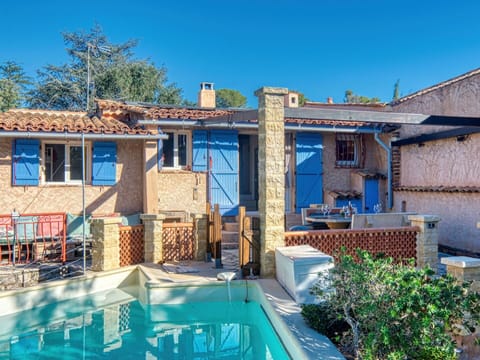 Plant, Building, Sky, Window, House, Vegetation, Tree, Biome, Neighbourhood