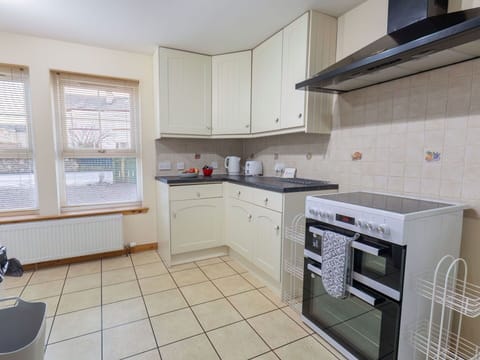 Cabinetry, Countertop, Property, Kitchen Stove, Kitchen, Kitchen Appliance, Window, Home Appliance, Interior Design, Architecture