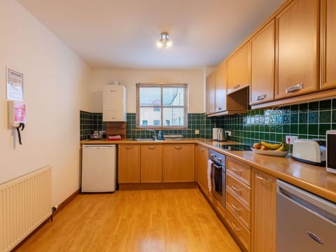 Cabinetry, Countertop, Sink, Kitchen Sink, Property, Kitchen, Tap, Wood, Drawer, Kitchen Appliance