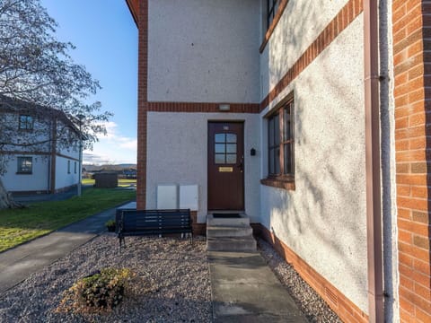 Daytime, Property, Plant, Building, Sky, Window, Road Surface, Brickwork, Brick, Shade