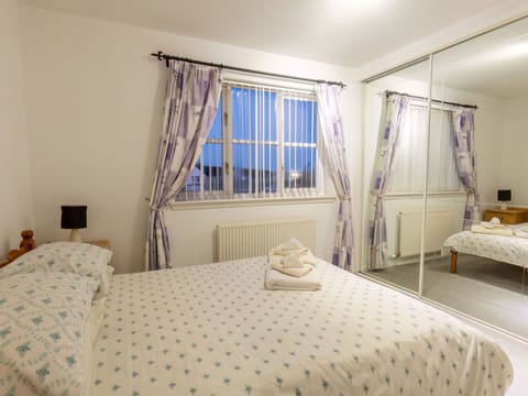 Property, Furniture, Building, Comfort, Blue, Azure, Window, Textile, Wood