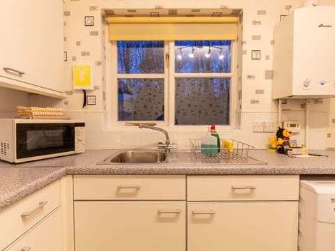 Cabinetry, Countertop, Kitchen Sink, Tap, Sink, Property, Window, Building, Kitchen Stove, Wood