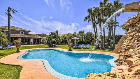 Water, Plant, Cloud, Property, Sky, Swimming Pool, Nature, Azure, Building, Tree
