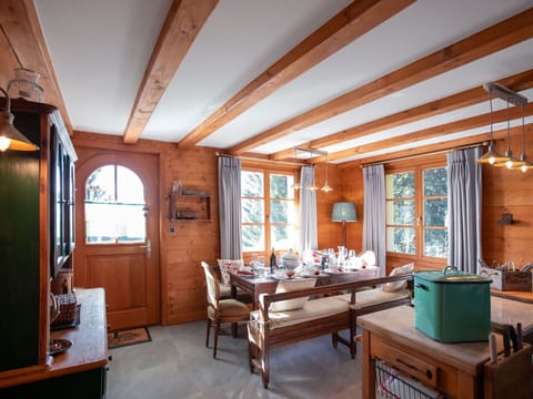 Property, Table, Wood, Interior Design, Building, Floor, Window, Hardwood, Real Estate, Beam