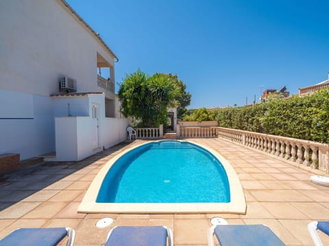 Water, Daytime, Property, Building, Sky, Azure, Tree, Plant, Swimming Pool, Shade
