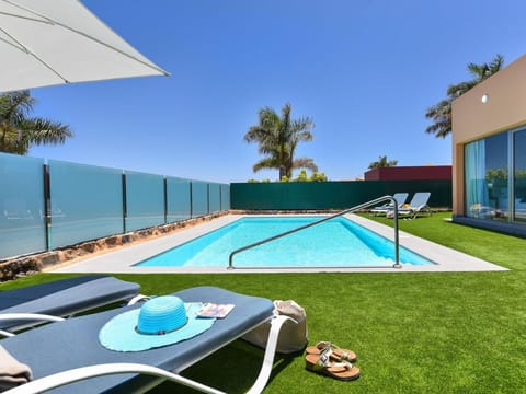 Building, Azure, Swimming Pool, Sky, Shade, Tree, Water, Rectangle, Urban Design, Outdoor Furniture