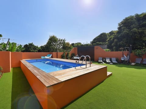 Building, Azure, Swimming Pool, Sky, Shade, Tree, Water, Rectangle, Urban Design, Outdoor Furniture