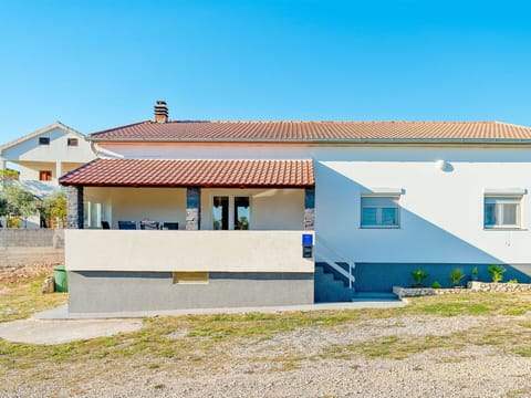 Architecture, Residential Area, Home, Composite Material, Paint, Daylighting, Plaster, Siding, Balcony