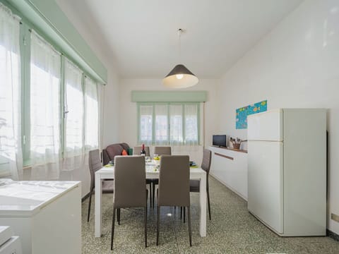 Table, Furniture, Property, Window, Cabinetry, Building, Chair, Interior Design, House