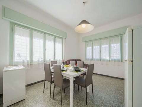 Property, Table, Furniture, Window, Chair, Interior Design, Shade, Building, Wood