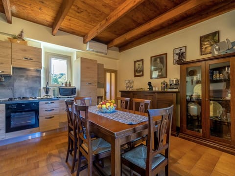 Building, Cloud, Sky, Plant, Daytime, Property, Window, Water, Swimming Pool, Azure