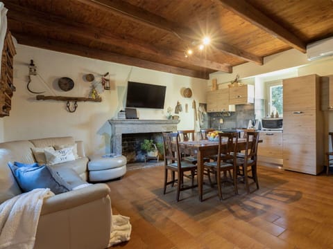 Building, Cloud, Sky, Plant, Daytime, Property, Window, Water, Swimming Pool, Azure