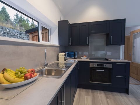 Countertop, Cabinetry, Food, Property, Kitchen Sink, Sink, Banana, Tap, Kitchen