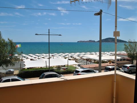 Table, Sky, Furniture, Property, Plant, Chair, Outdoor Table, Outdoor Furniture, Tableware, Building