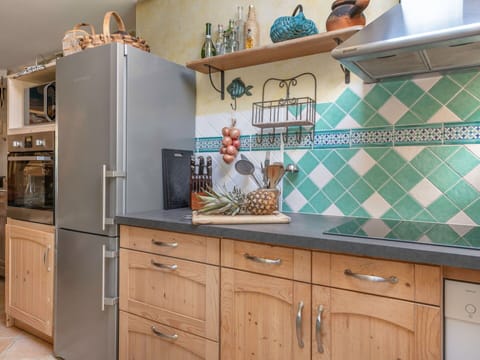 Building, Sky, Cloud, Daytime, Property, Window, Urban Design, Neighbourhood, Residential Area, City