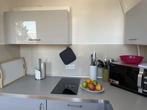 Property, Countertop, Kitchen Appliance, Kitchen, Kitchen Stove, Gas Stove, Lighting, Cabinetry, Home Appliance, Tableware