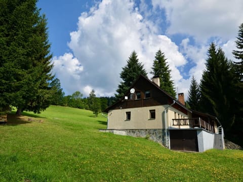 Cloud, Sky, Plant, Property, Building, Natural Landscape, Natural Environment, Tree, House, Land Lot