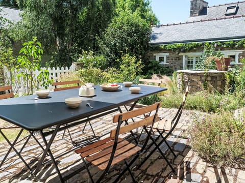 Plant, Property, Table, Furniture, Plant Community, Outdoor Table, Tree, Chair, Outdoor Furniture, Wood